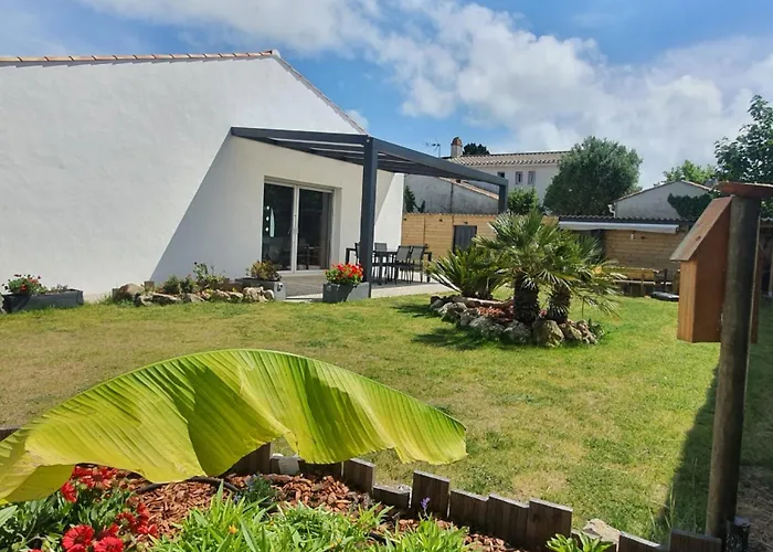 Maison De Plain-pied 3 Classee 4 Etoiles Dans Impasse Au Calme La Guérinière